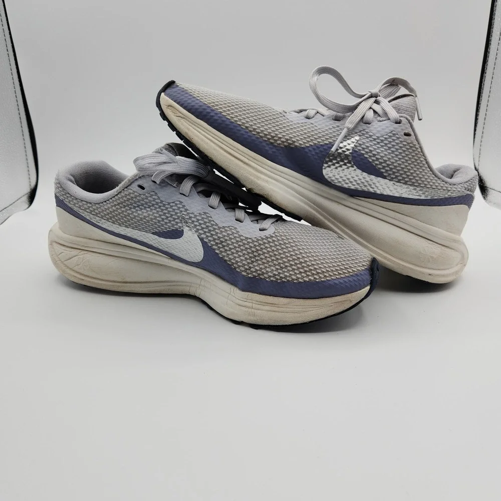 Nike revolution road